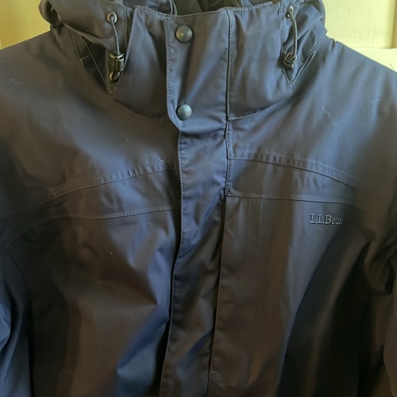 L.L. Bean Men's Primaloft Navy jacket. Size XL. Very Good Condition and Warm. - Picture 2 of 16